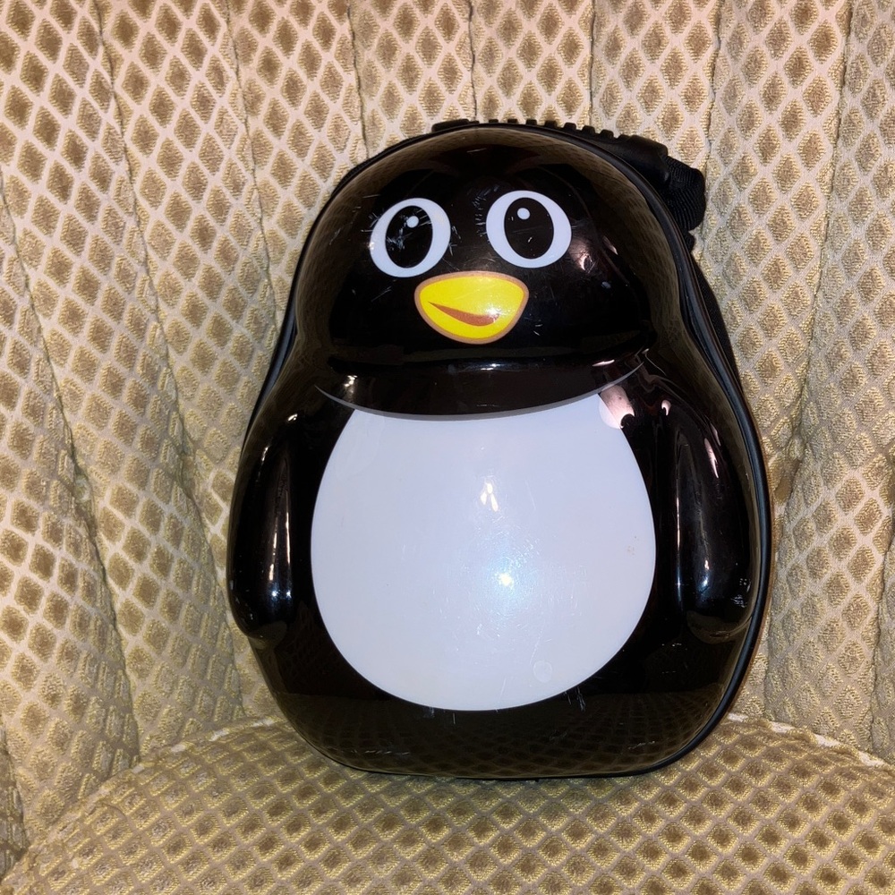 TRAVEL BUDDIES PENGUIN HARD SHELL BACKPACK